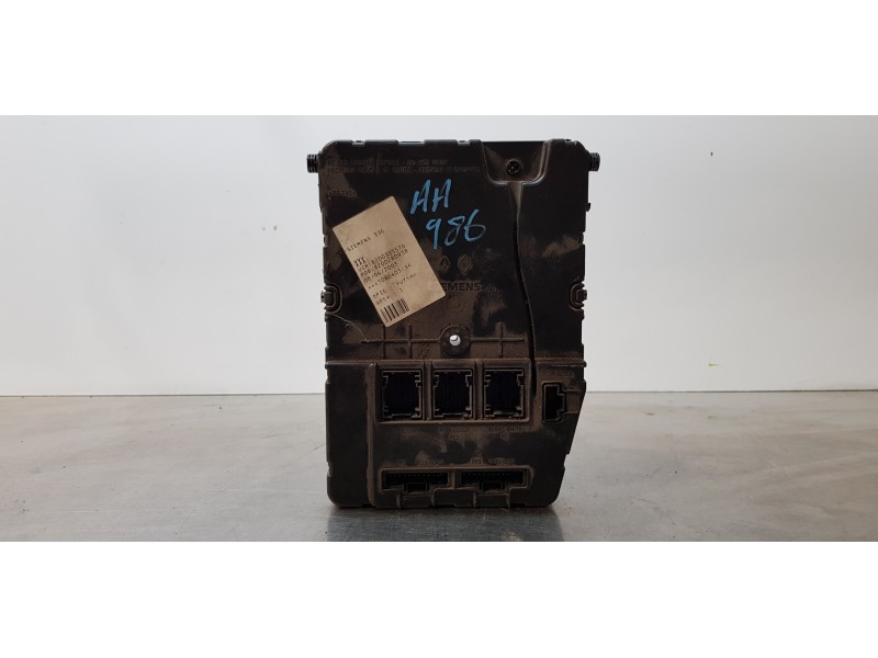 Recambio de caja reles / fusibles para renault megane ii berlina 5p privilege referencia OEM IAM 8200305576  