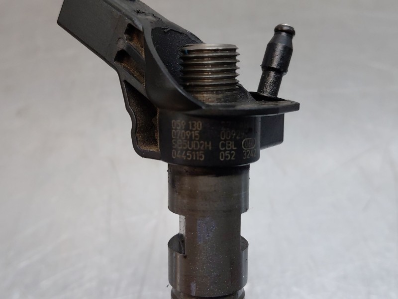 Recambio de inyector para audi q7 (4lb) 3.0 tdi quattro referencia OEM IAM 059130277BD  