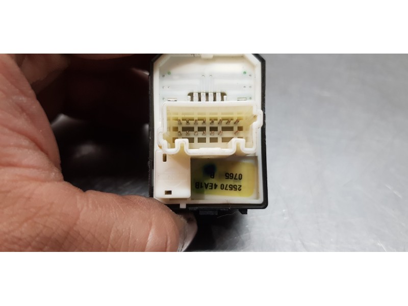 Recambio de interruptor para nissan qashqai (j11) acenta referencia OEM IAM 255704EA1B  