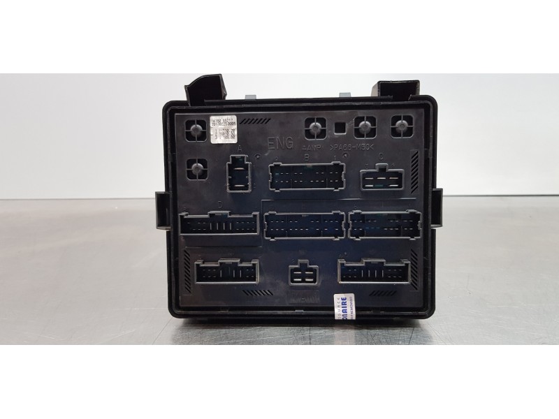 Recambio de caja reles / fusibles para ssangyong rodius xdi limited referencia OEM IAM A16065217 8235021340 