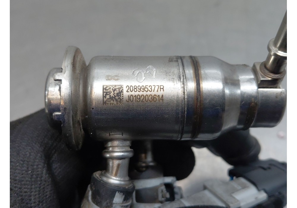 Recambio de inyector para mercedes-benz clase a (w177) a 180 d (177.003) referencia OEM IAM 208995377R  