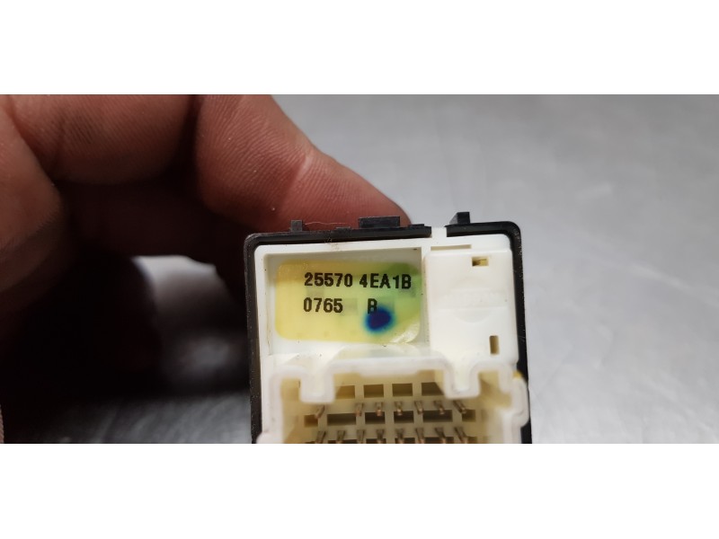 Recambio de interruptor para nissan qashqai (j11) acenta referencia OEM IAM 255704EA1B  