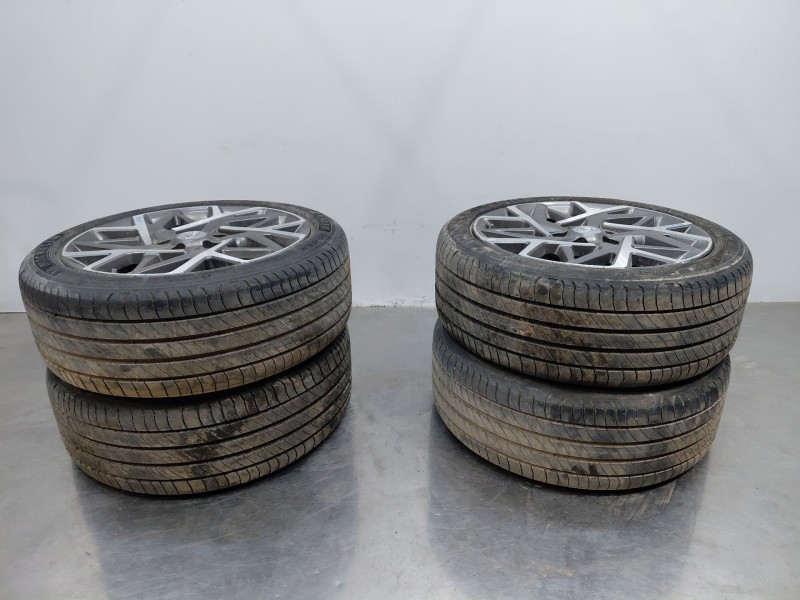 Recambio de juego llantas para hyundai kona hybrid referencia OEM IAM 52910CM300  