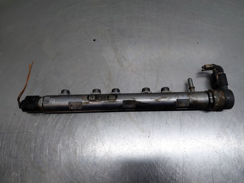 Recambio de rampa inyectora para bmw serie 1 lim. (f20) sport referencia OEM IAM 13537809127 13537805734 0445214182