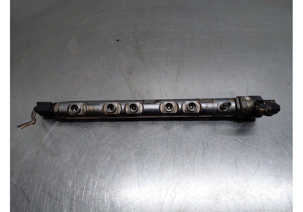 Recambio de rampa inyectora para bmw serie 1 lim. (f20) sport referencia OEM IAM 13537809127 13537805734 0445214182