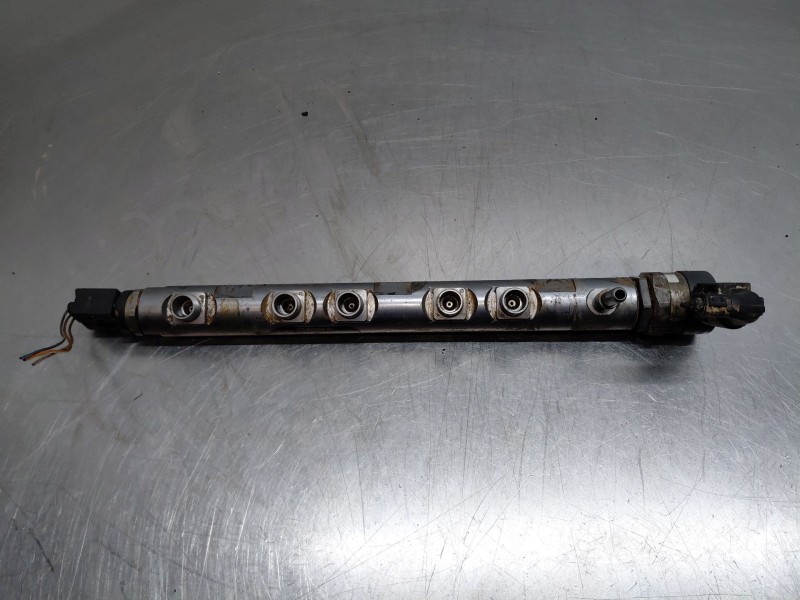 Recambio de rampa inyectora para bmw serie 1 lim. (f20) sport referencia OEM IAM 13537809127 13537805734 0445214182