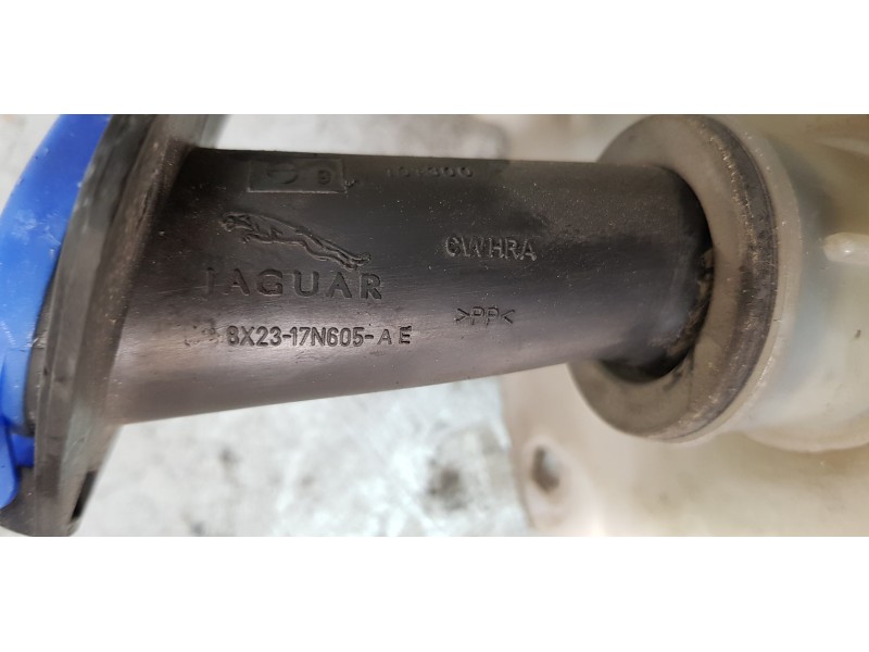 Recambio de deposito limpia para jaguar xf 3.0 v6 diesel s premium luxury referencia OEM IAM 8X2317B613B  