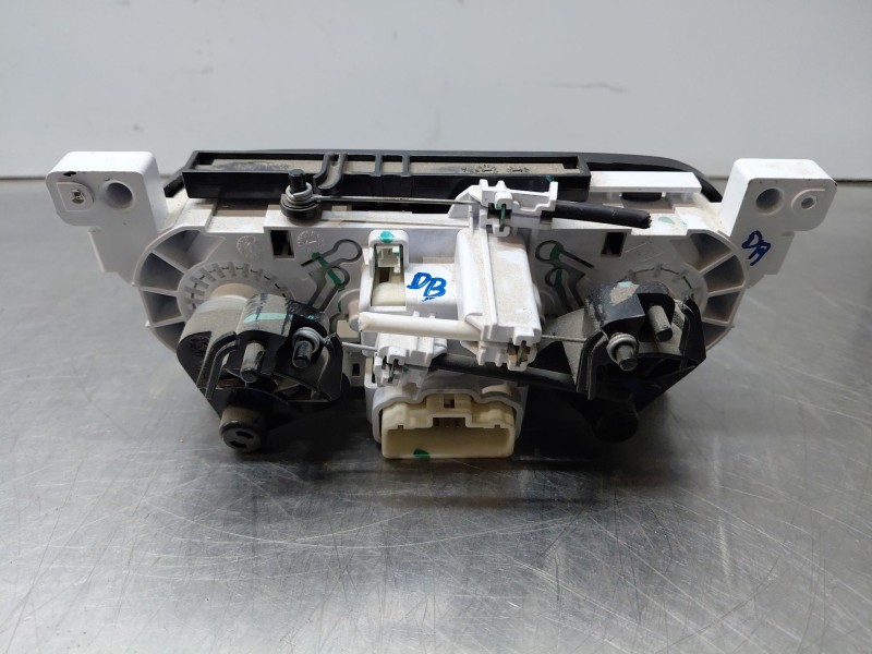 Recambio de mando climatizador para dacia sandero essential referencia OEM IAM 5P3743000  