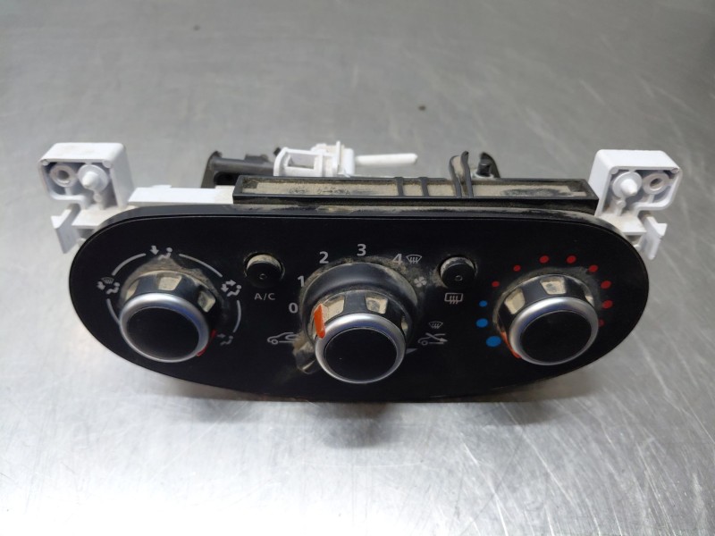 Recambio de mando climatizador para dacia sandero essential referencia OEM IAM 5P3743000  