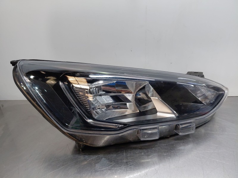 Recambio de faro derecho para ford focus iv (hn) 1.0 ecoboost referencia OEM IAM 2546956 mx7b13e014cc 