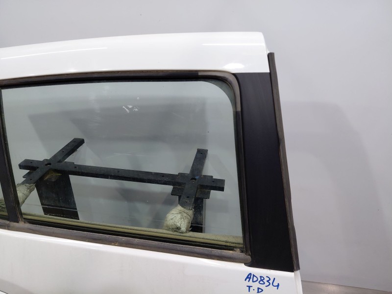 Recambio de puerta trasera derecha para dacia sandero essential referencia OEM IAM 821002434R  