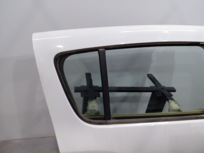 Recambio de puerta trasera derecha para dacia sandero essential referencia OEM IAM 821002434R  