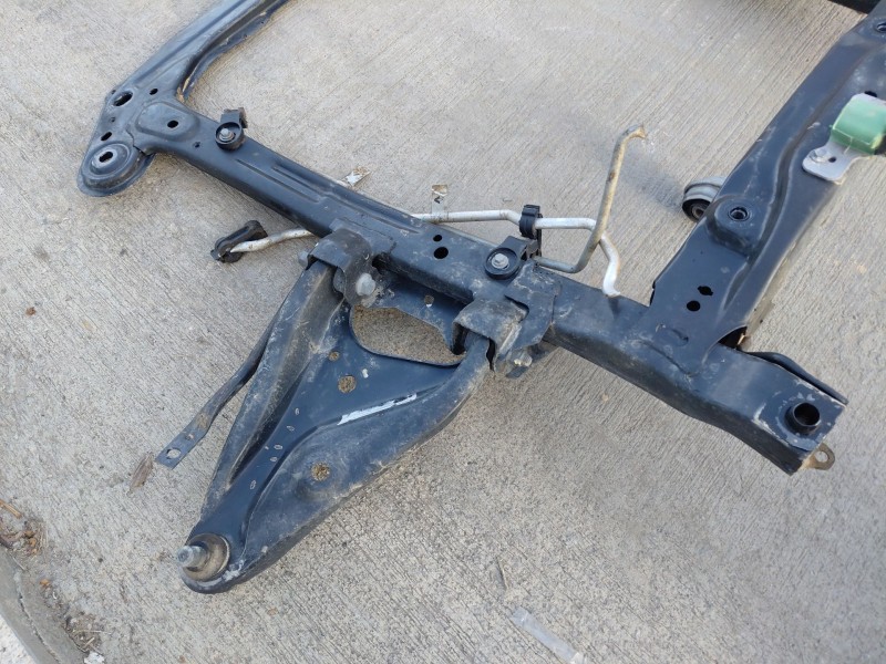 Recambio de puente delantero para dacia sandero essence referencia OEM IAM   