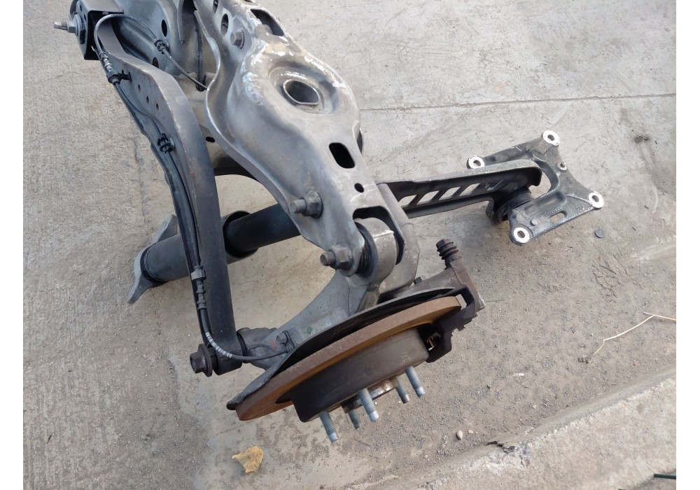 Recambio de puente trasero para opel insignia b grand sport (z18) 1.6 cdti (68) referencia OEM IAM   