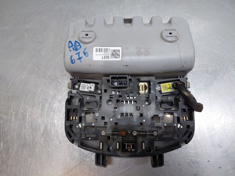 Recambio de luz interior para hyundai kona hybrid referencia OEM IAM 92810J9210TTX  
