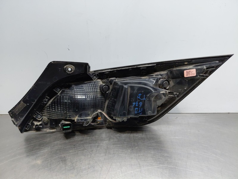 Recambio de piloto trasero izquierdo paragolpes para hyundai kona hybrid referencia OEM IAM 92405J9610  