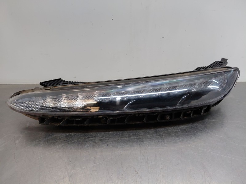 Recambio de piloto delantero izquierdo para hyundai kona hybrid referencia OEM IAM 92207J9600  
