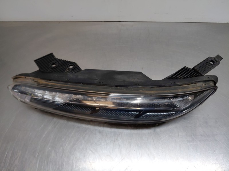 Recambio de piloto delantero izquierdo para hyundai kona hybrid referencia OEM IAM 92207J9600  