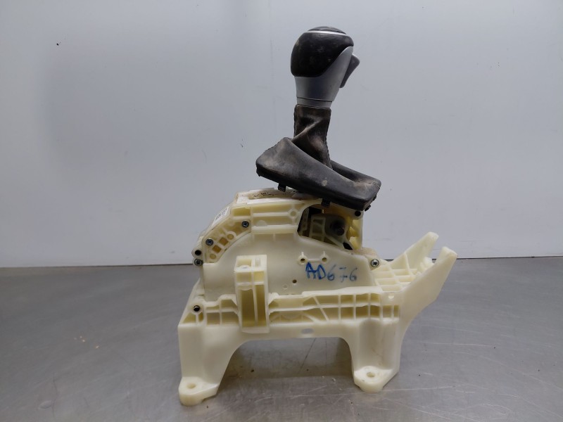 Recambio de palanca cambio para hyundai kona hybrid referencia OEM IAM 46700J9210  