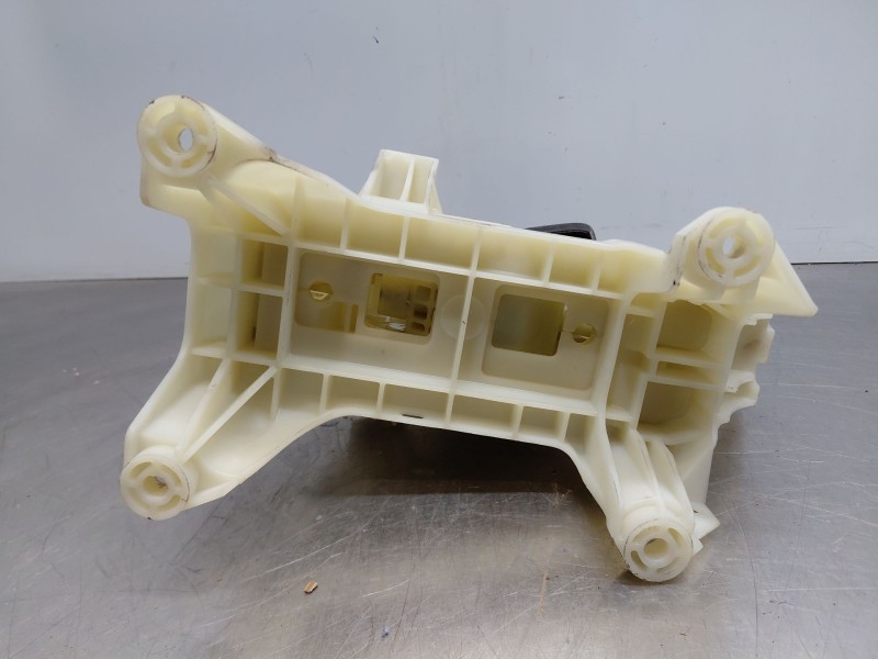 Recambio de palanca cambio para hyundai kona hybrid referencia OEM IAM 46700J9210  