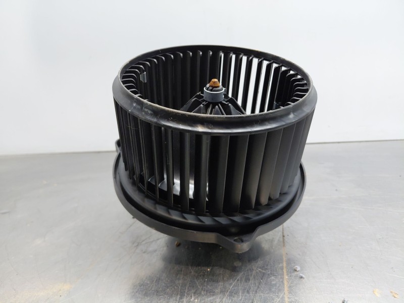 Recambio de motor calefaccion para hyundai kona hybrid referencia OEM IAM 97113J3000  