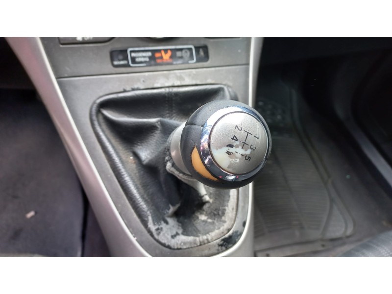 toyota auris del año 2008