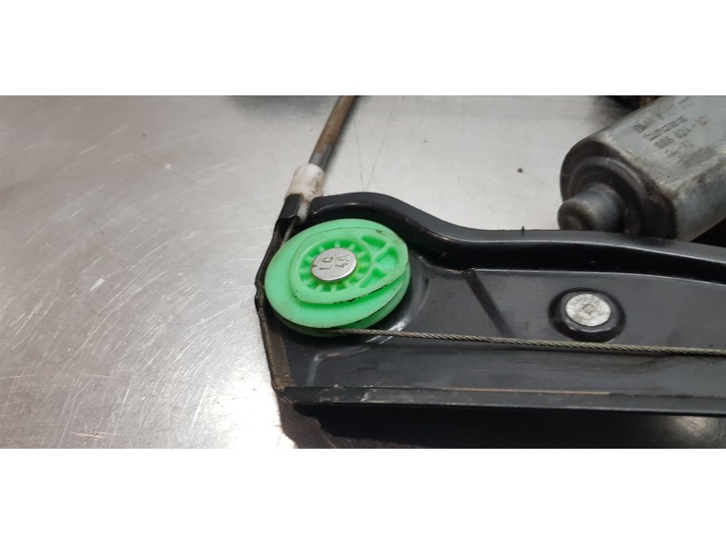 Recambio de elevalunas delantero izquierdo para bmw serie 1 berlina (e81/e87) 116i referencia OEM IAM 51337138465   Recambio de elevalunas delantero izquierdo para bmw serie 1 berlina (e81/e87) 116i referencia OEM IAM 51337138465