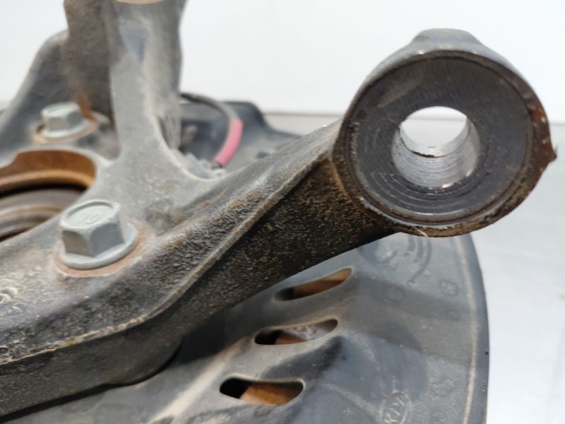 Recambio de mangueta delantera derecha para hyundai kona hybrid referencia OEM IAM 51716J9000  