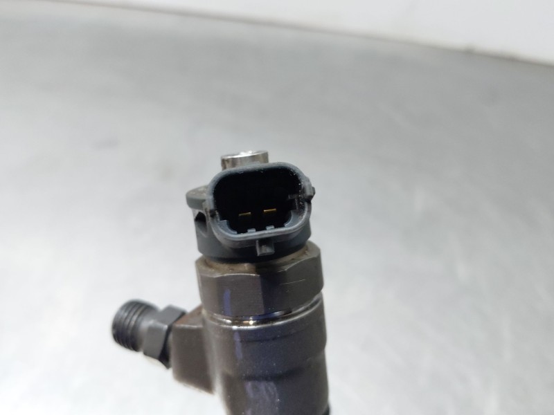 Recambio de inyector para dacia sandero essential referencia OEM IAM 0445110800  