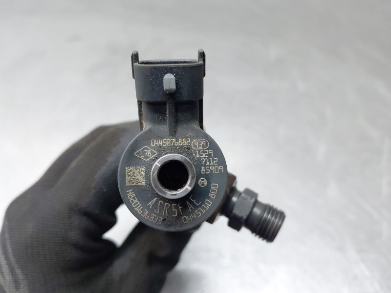 Recambio de inyector para dacia sandero essential referencia OEM IAM 0445110800  