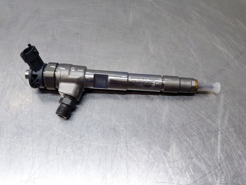 Recambio de inyector para dacia sandero essential referencia OEM IAM 0445110800  