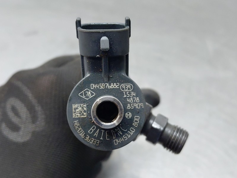Recambio de inyector para dacia sandero essential referencia OEM IAM 0445110800  