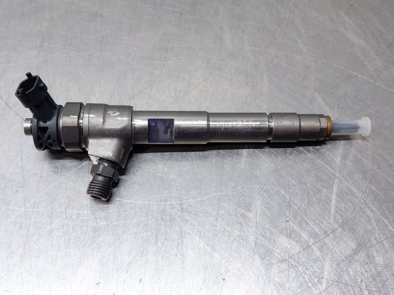 Recambio de inyector para dacia sandero essential referencia OEM IAM 0445110800  