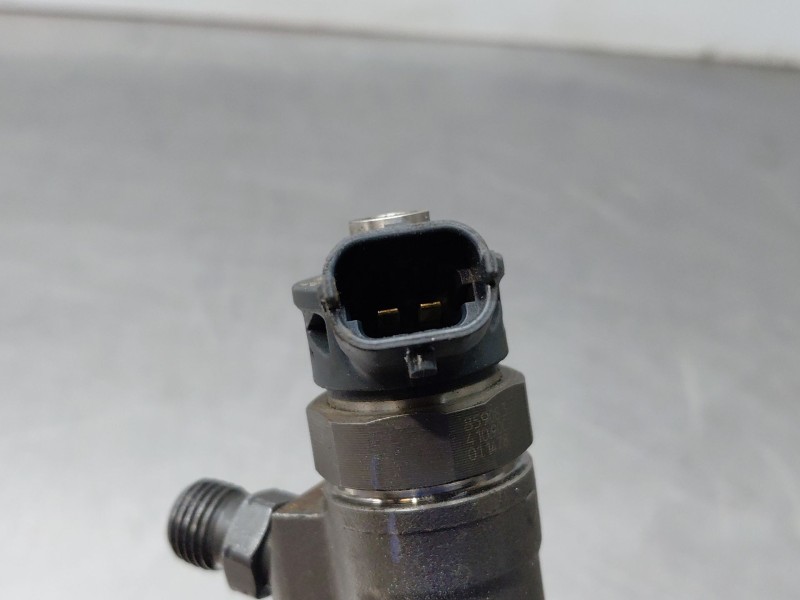 Recambio de inyector para dacia sandero essential referencia OEM IAM 0445110800  