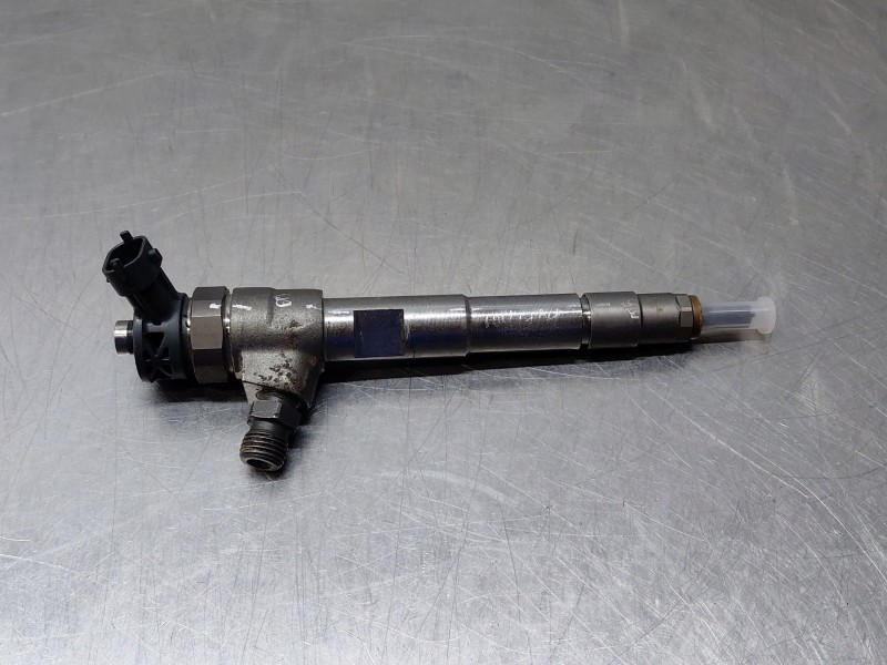 Recambio de inyector para dacia sandero essential referencia OEM IAM 0445110800  