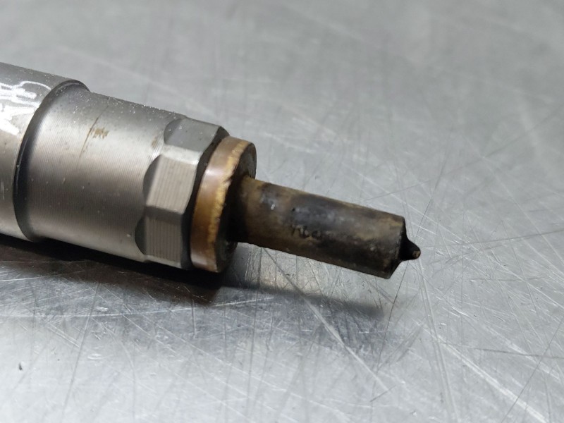 Recambio de inyector para dacia sandero essential referencia OEM IAM 0445110800  