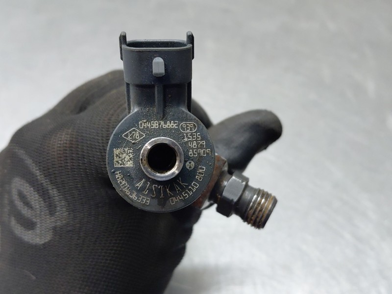 Recambio de inyector para dacia sandero essential referencia OEM IAM 0445110800  