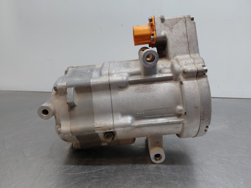 Recambio de compresor aire acondicionado para hyundai kona hybrid referencia OEM IAM 97701CM000  
