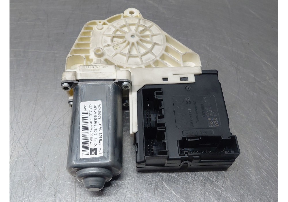 Recambio de motor elevalunas delantero derecho para seat leon (1p1) 1.6 tdi referencia OEM IAM   