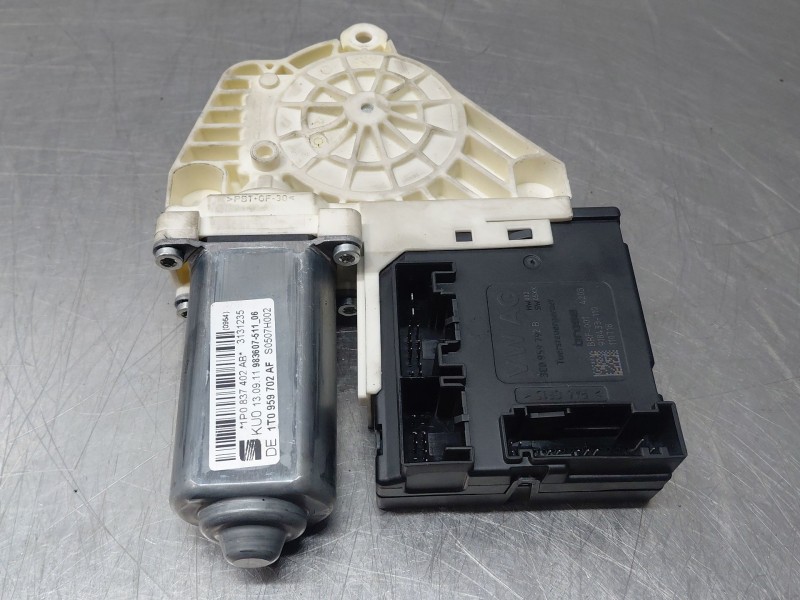Recambio de motor elevalunas delantero derecho para seat leon (1p1) 1.6 tdi referencia OEM IAM   