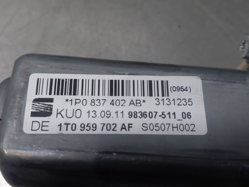 Recambio de motor elevalunas delantero derecho para seat leon (1p1) 1.6 tdi referencia OEM IAM   