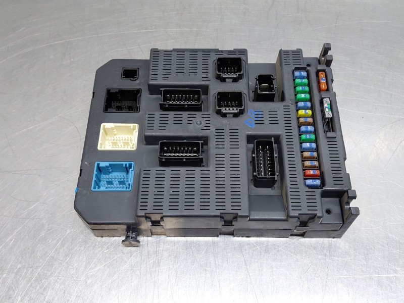 Recambio de caja reles / fusibles para peugeot 308 i (4a_, 4c_) 1.6 hdi referencia OEM IAM 9663798180  