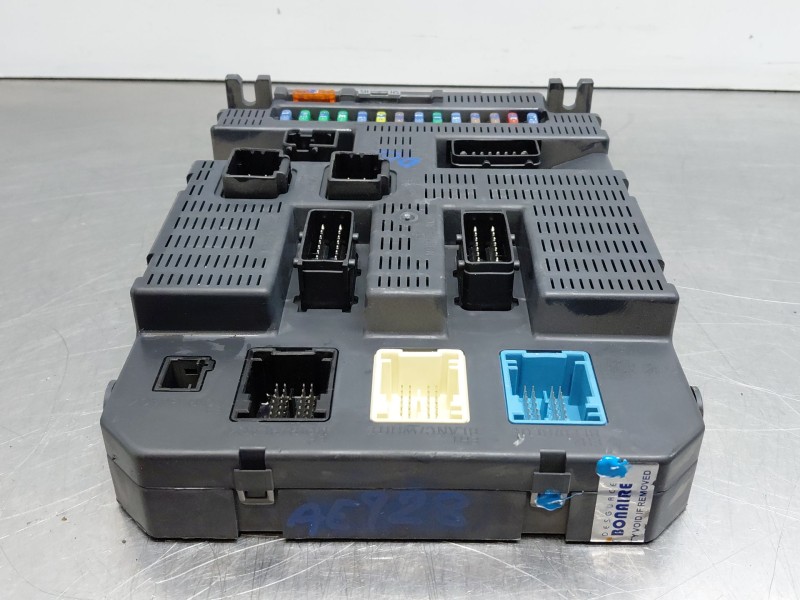 Recambio de caja reles / fusibles para peugeot 308 i (4a_, 4c_) 1.6 hdi referencia OEM IAM 9663798180  