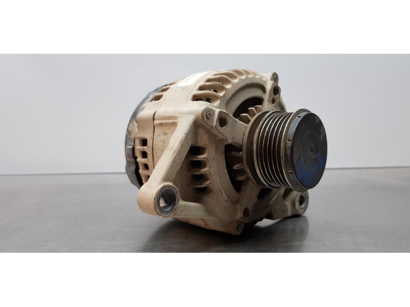 Recambio de alternador para hyundai tucson essence bluedrive 2wd referencia OEM IAM 373002A700  