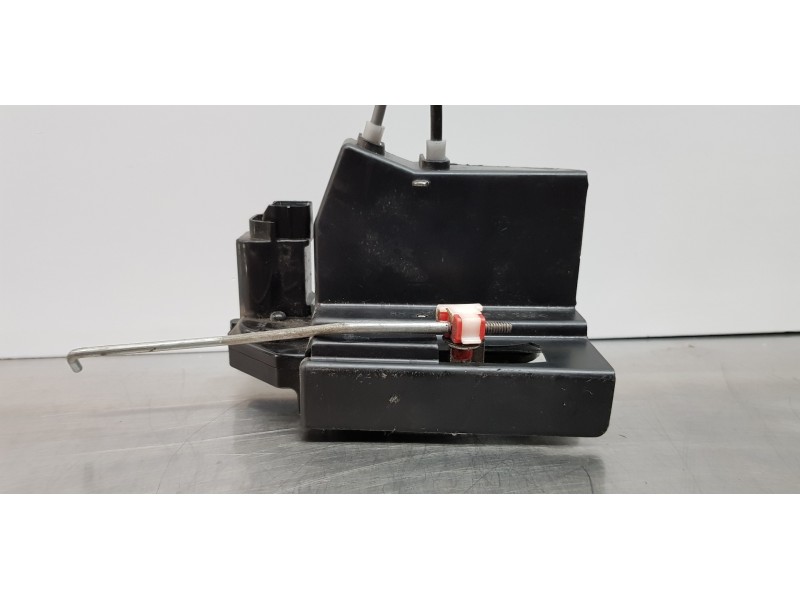 Recambio de cerradura puerta delantera derecha para ssangyong rodius xdi limited referencia OEM IAM 7122021004  