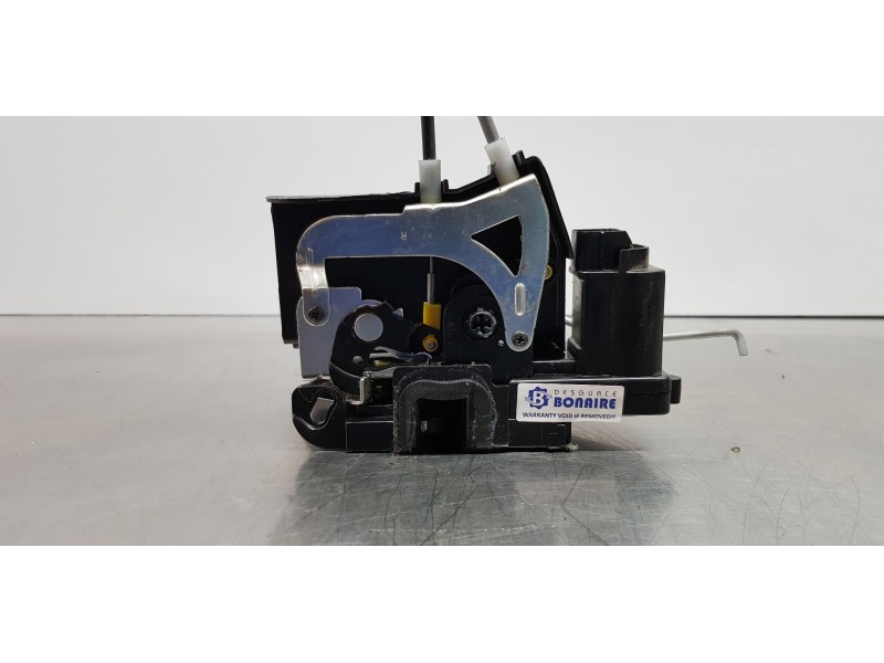 Recambio de cerradura puerta delantera derecha para ssangyong rodius xdi limited referencia OEM IAM 7122021004  