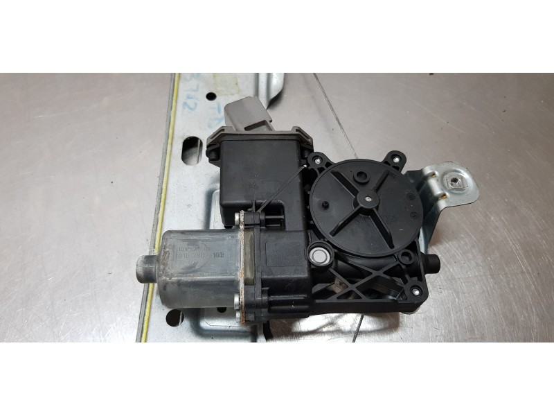 Recambio de elevalunas trasero derecho para bmw serie 1 berlina (e81/e87) 118d referencia OEM IAM 51357138468   Recambio de elevalunas trasero derecho para bmw serie 1 berlina (e81/e87) 118d referencia OEM IAM 51357138468