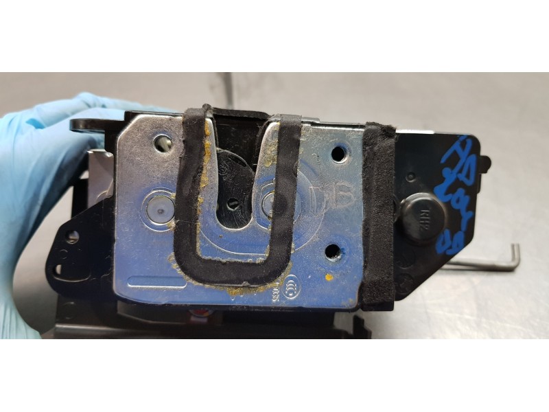 Recambio de cerradura puerta delantera derecha para ssangyong rodius xdi limited referencia OEM IAM 7122021004  