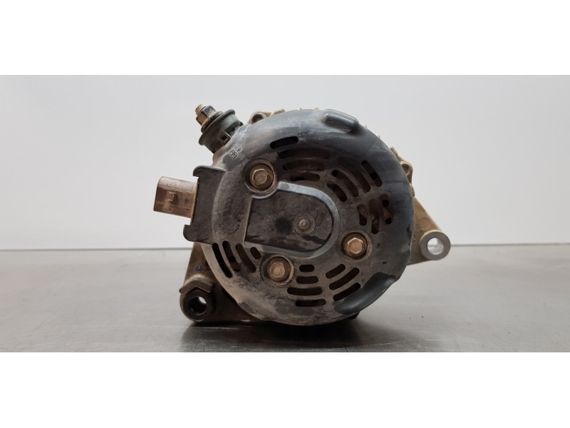 Recambio de alternador para hyundai tucson essence bluedrive 2wd referencia OEM IAM 373002A700  