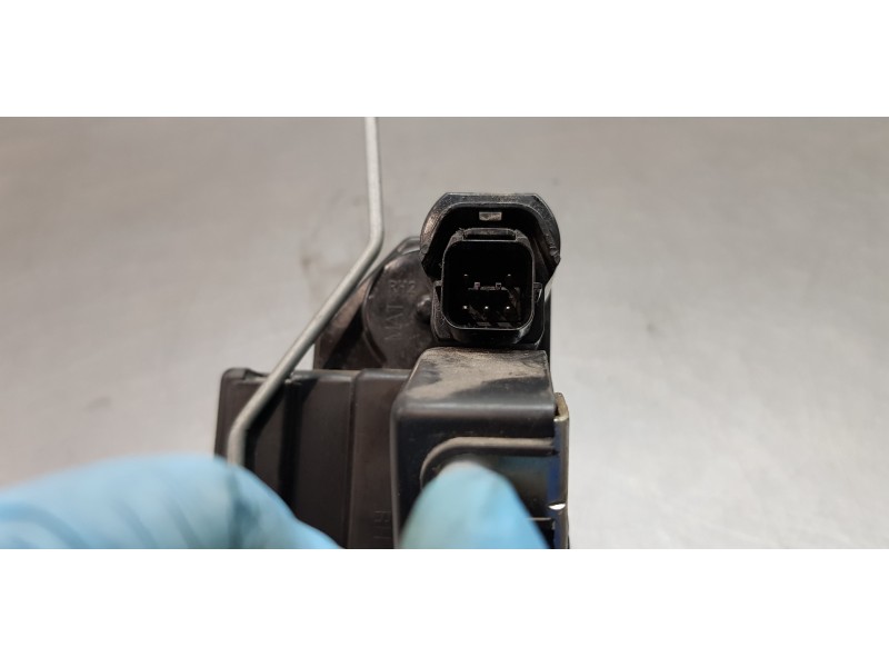 Recambio de cerradura puerta delantera derecha para ssangyong rodius xdi limited referencia OEM IAM 7122021004  